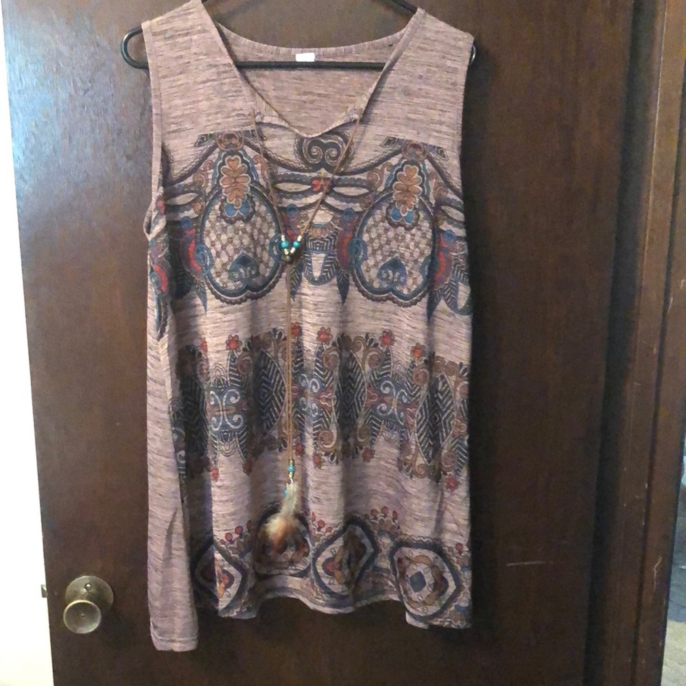 NWOT. XL/XXL Polyester silk top with native American decor